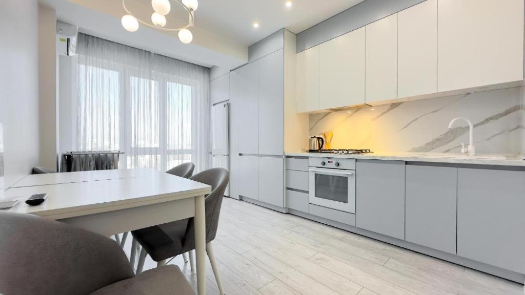 Glass New Apartments Ultracentral Chişinău Eksteriør billede