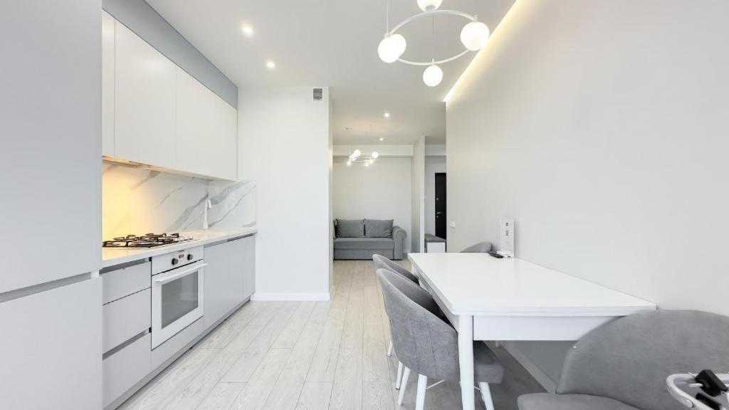Glass New Apartments Ultracentral Chişinău Eksteriør billede