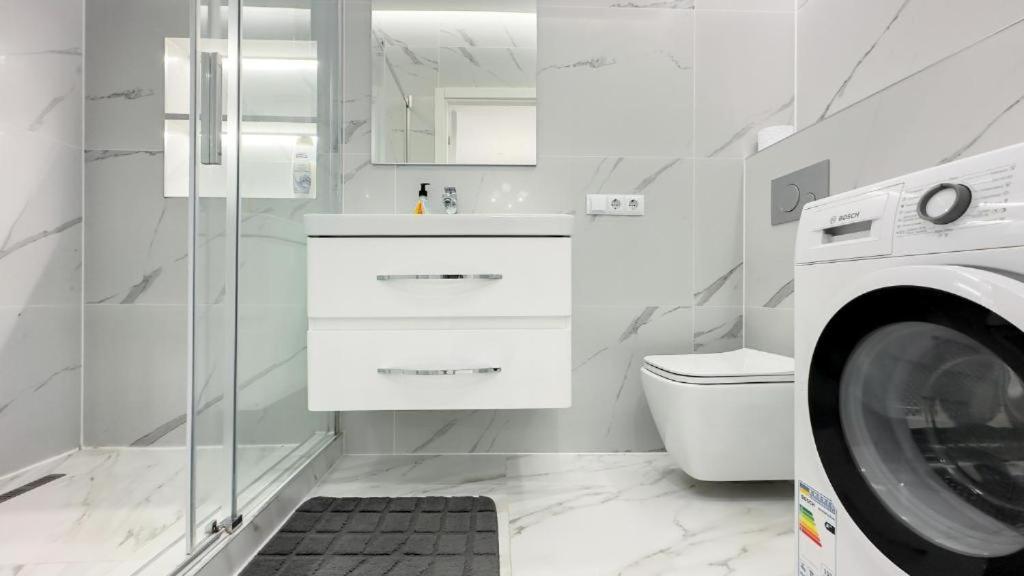 Glass New Apartments Ultracentral Chişinău Eksteriør billede